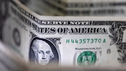 El dólar blue, por debajo de los mil pesos: cae $20 se vende a $980