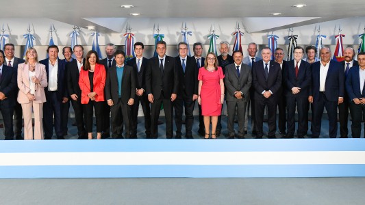 Massa se reunirá este mediodía con gobernadores de 18 provincias