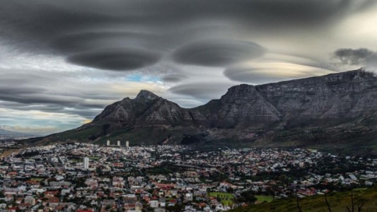 ¿Invasión alienígena? Las extrañas nubes que aparecieron en Sudáfrica