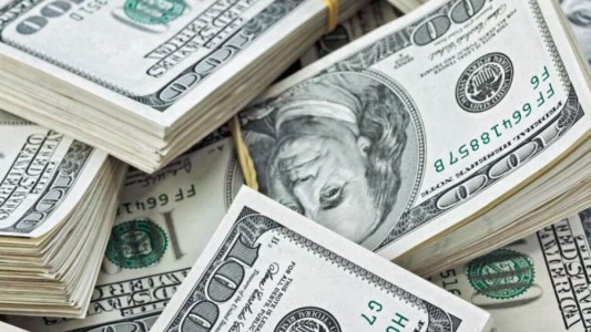 Se acentúa la caída del dólar blue