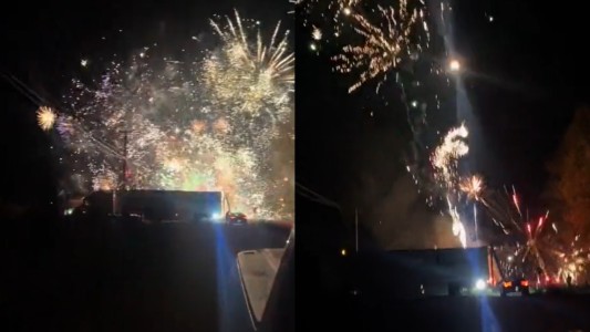 Chocó un camión con fuegos artificiales y provocó un espectáculo de luces de más de una hora