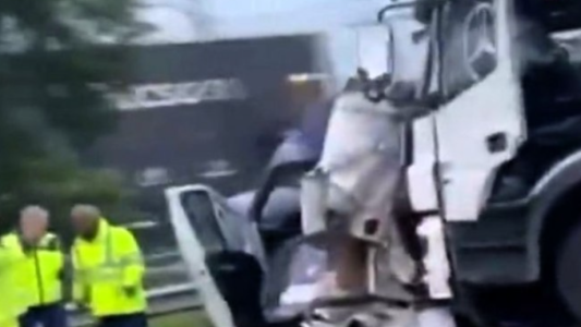 Choque mortal en Panamericana: estaba frenado en la banquina y un camión lo embistió