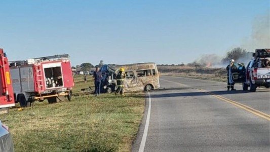 72 horas de duelo en Río Tercero: choque frontal de una combi con futbolistas del Club Deportivo Casino