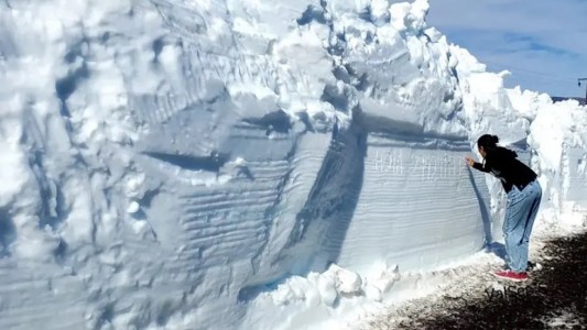 Viajaban por una ruta en Neuquén y las sorprendió una pared de hielo - #FlashChat