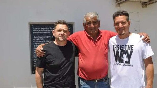 El tiro por la culata: El expresidente de un centro vecinal se autohomenajeó y piden que devuelva el dinero