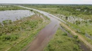 Video: Un puente fue arrastrado por el río Paraná