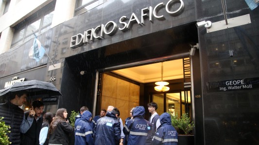 Nuevos allanamientos en la City porteña para desmantelar cuevas que operan dólar blue