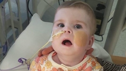 Murió beba británica con una enfermedad incurable tras la batalla judicial entre sus padres y los médicos