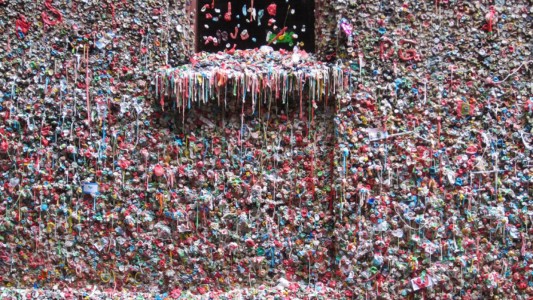 Video: "derriban" el muro de los chicles