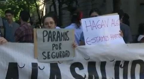 El hospital donde asesinaron a un policía en Rosario no atiende al público