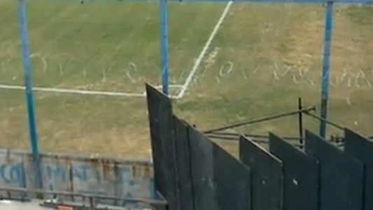 Un alambre de púa para contener a los hinchas de Boca