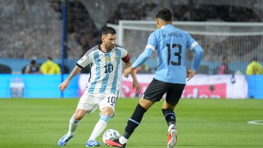 Los campeones del mundo arribaron a La Bombonera para el partido ante Uruguay