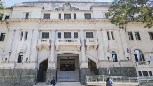 Santa Fe: Condenaron a 14 años de prisión a un policía que abusó de una subordinada