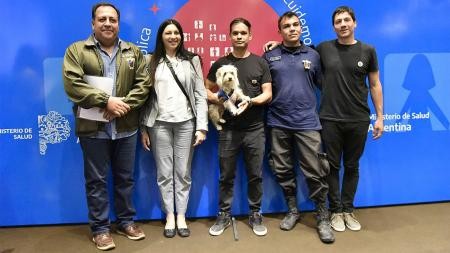 El Servicio Penitenciario Federal entregó el primer perro de asistencia terapéutica a hospital público