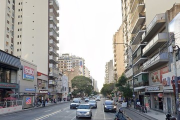 Hallan asesinado a un peluquero en un edificio de Villa Crespo