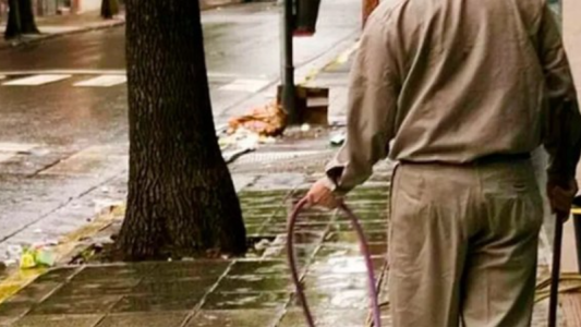Portero condenado por acosar a una adolescente que vive en el edificio donde trabaja