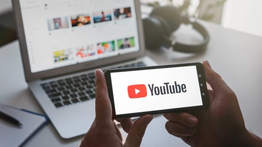 Youtube "desmonetizó" su canal y le inició una demanda por despido improcedente