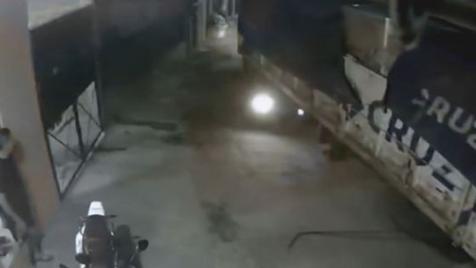 Video: La imprudente maniobra de un camionero en Ingeniero Budge