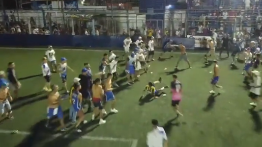 Hinchas de Midland se juntaron a festejar el ascenso y terminaron a los tiros