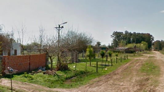 Hallaron el cuerpo quemado de una mujer en un campo y detuvieron a su pareja