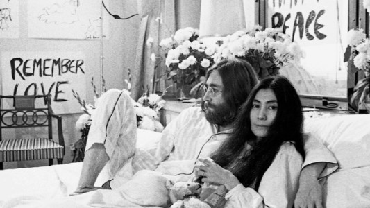 Yoko Ono: "John Lennon tenía el deseo de tener sexo con otro hombre"