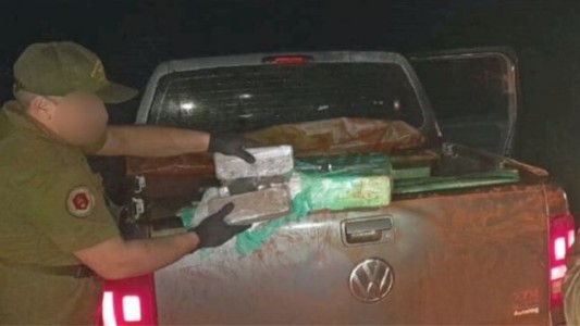 Encontraron dos camionetas abandonadas con más de dos toneladas de marihuana en Misiones