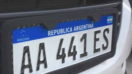 El Gobierno autorizó a usar patentes de papel ante la falta de insumos para chapas