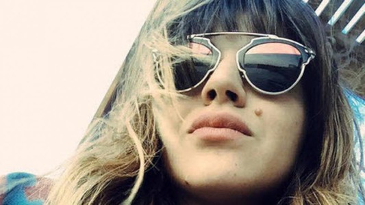 Gianinna Maradona escrachó al hombre que se puso a comer mientras Diego era atendido por los médicos