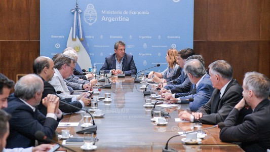 Massa garantizó a gobernadores que tendrán plata para pagar sueldos y aguinaldos