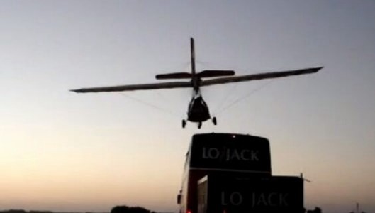 Marquitos di Palma aterrizó con su ultra liviano en el techo de una casa rodante en plena ruta