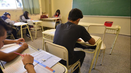 Pruebas PISA: en caída global "sin precedentes", Argentina sigue "debajo del promedio"