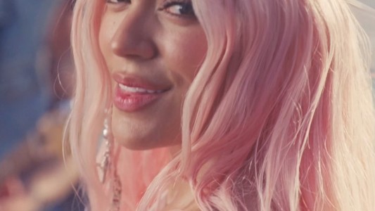 El emotivo gesto de Karol G con los empleados de su concierto