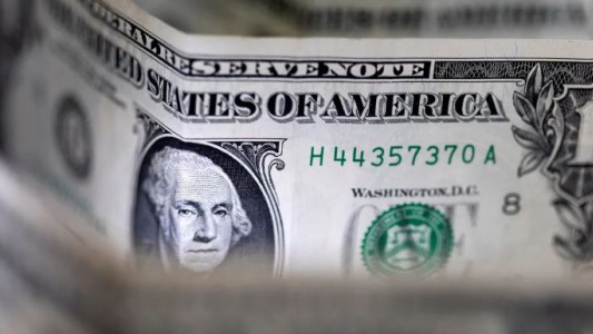 El dólar blue cerró a $990 en la última jornada de operaciones del mandato de Alberto Fernández