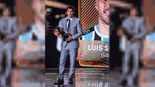 Suárez se despidió de Gremio y fue elegido como mejor jugador de la liga brasileña