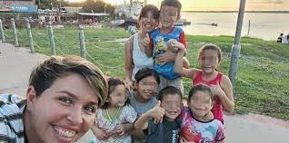 Dos mamás adoptaron a seis hermanitos correntinos