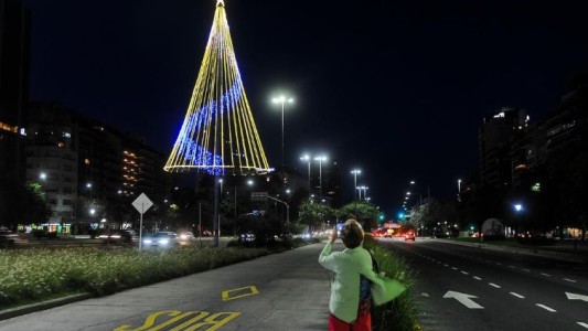 La Ciudad de Buenos Aires encendió las luces de 16 árboles navideños