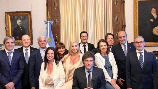 Sin transmisión oficial, Javier Milei le tomó juramento a su Gabinete