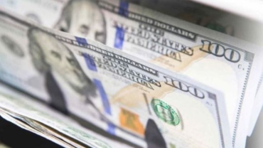 Primera devaluación del dólar oficial: el BCRA lo elevó un 9,46%