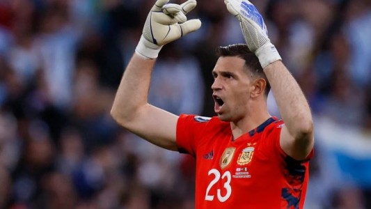 La confesión de Emiliano "Dibu" Martínez sobre las lesiones escondidas en el Mundial de Qatar 2022: "Grité de dolor"