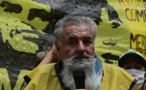 Castells es recibido por funcionarios de Capital Humano por ayuda social