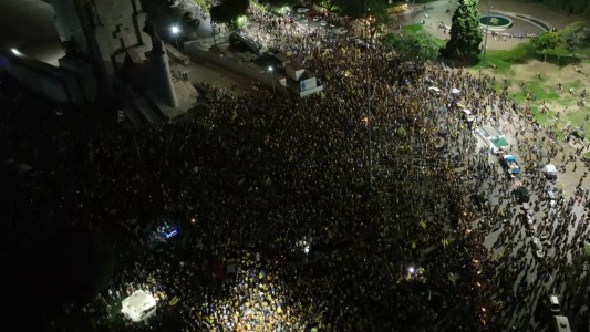 Video: Los festejos por el campeonato de Rosario Central en el monumento a la bandera