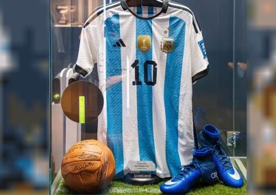 Messi le regaló a Nadal su camiseta de Argentina campeona mundial en Qatar 2022