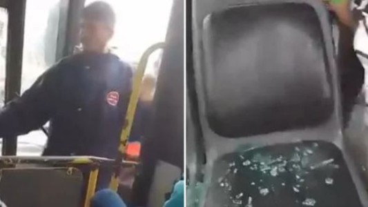 Relatos salvajes: Un remisero le rompió los vidrios a un colectivo tras un accidente