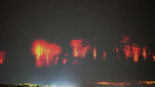 Logran fotografiar el fenómeno meteorológico de luces rojas "sprites" durante el temporal