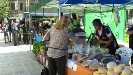 Realizan "feriazo" en el Congreso y piden que "ajusten a la casta, no a la canasta"