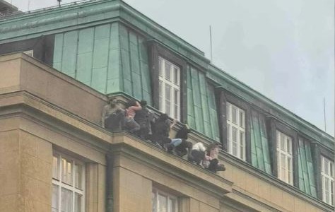 Varios muertos y heridos en un tiroteo en una universidad en Praga