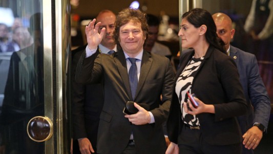 Milei anticipó cuándo levantará el cepo al dólar y dijo que "comprar en el blue ya no es delito"