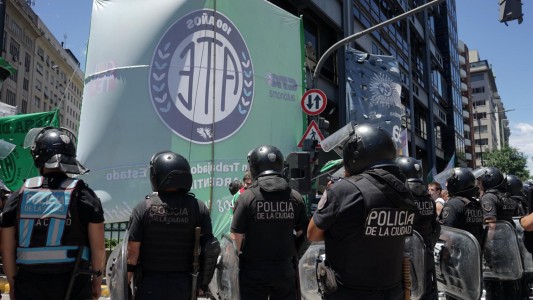 El DNU y los empleados públicos: el gobierno avanza con un fuerte ajuste del gasto