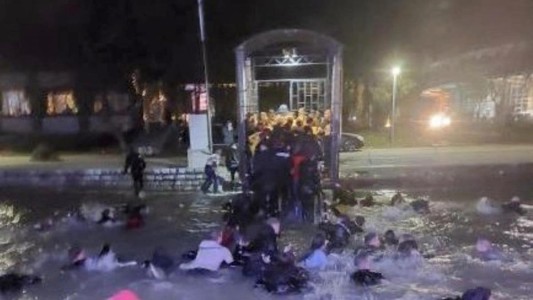 Se hundió una discoteca flotante en Belgrado: así fue el rescate de las 114 personas abordo