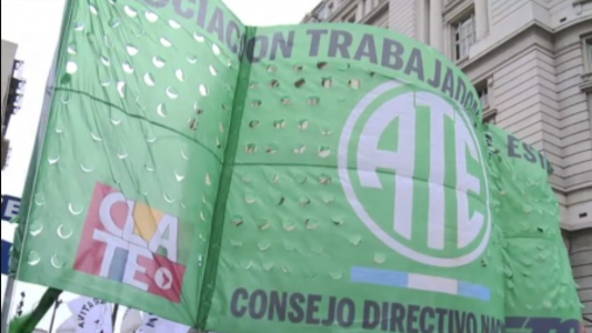 Abuso de autoridad y suma del poder público: ATE denunció penalmente a Milei